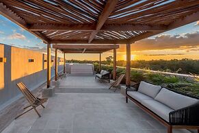 Great Located Private Villa W/amazing Rooftop Pool