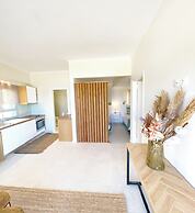 Beachfront 4-bed Luxury Suite - Agios Gordios Corfu Greece