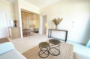 Beachfront 4-bed Luxury Suite - Agios Gordios Corfu Greece