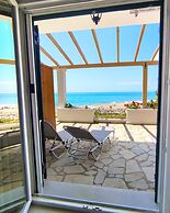 Beachfront 4-bed Luxury Suite - Agios Gordios Corfu Greece