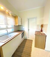 Beachfront 4-bed Luxury Suite - Agios Gordios Corfu Greece