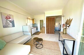 Beachfront 4-bed Luxury Suite - Agios Gordios Corfu Greece