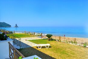 Beachfront 4-bed Luxury Suite - Agios Gordios Corfu Greece