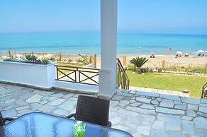 Beachfront 4-bed Luxury Suite - Agios Gordios Corfu Greece