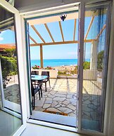 Beachfront 4-bed Luxury Suite - Agios Gordios Corfu Greece