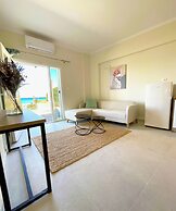 Beachfront 4-bed Luxury Suite - Agios Gordios Corfu Greece