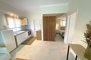 Beachfront 4-bed Luxury Suite - Agios Gordios Corfu Greece