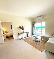 Beachfront 4-bed Luxury Suite - Agios Gordios Corfu Greece