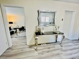 Waterfront Avenue Suites