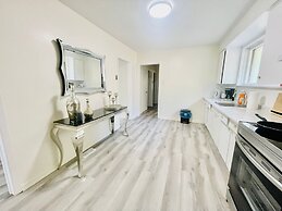 Waterfront Avenue Suites