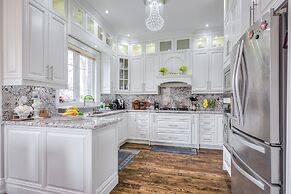 Waterfront Avenue Suites