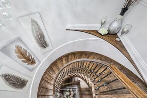 Waterfront Avenue Suites