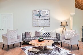 Waterfront Avenue Suites