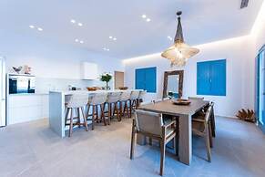 Villa Myko With Heated Pool in Ornos