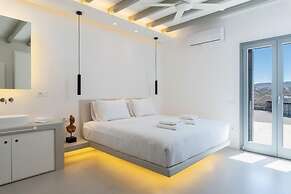 Myko Villa Private Heated Pool on Beach