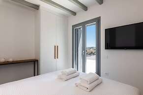 Myko Villa Private Heated Pool on Beach