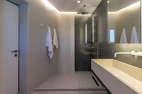 Myko Villa Private Heated Pool on Beach