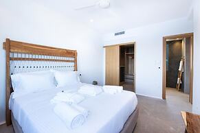 Myko Villa Private Heated Pool on Beach