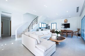 Myko Villa Private Heated Pool on Beach