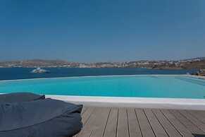 Myko Villa Private Heated Pool on Beach