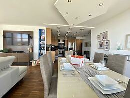 Waterfront York Suites