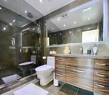 Waterfront York Suites