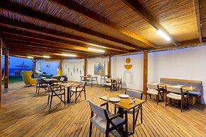 Anda Beach Bistro & Rooms