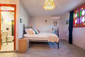 Anda Beach Bistro & Rooms