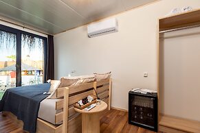 Anda Beach Bistro & Rooms