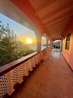 Immaculate 3 Bed Villa & Studio Apartment