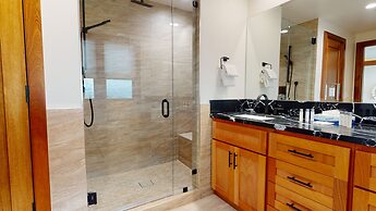 Obsidian Serenity -private Hot Tub