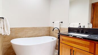 Obsidian Serenity -private Hot Tub