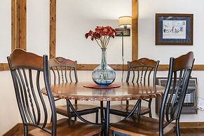 The Cottages on Lake Bluff -nearby Table Rock Lake!