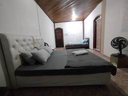 Haja Luz Pousada em Itaquaquecetuba