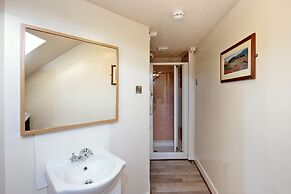 Grand Mansion, 9 Beds, Sleeps 17, Parking - Groups