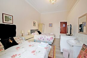 Grand Mansion, 9 Beds, Sleeps 17, Parking - Groups