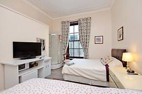 Grand Mansion, 9 Beds, Sleeps 17, Parking - Groups