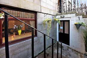 Grand Mansion, 9 Beds, Sleeps 17, Parking - Groups