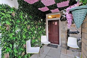 Grand Mansion, 9 Beds, Sleeps 17, Parking - Groups