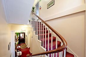Grand Mansion, 9 Beds, Sleeps 17, Parking - Groups