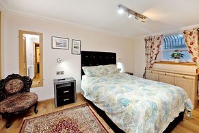 Grand Mansion, 9 Beds, Sleeps 17, Parking - Groups