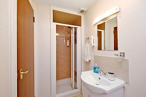 Grand Mansion, 9 Beds, Sleeps 17, Parking - Groups