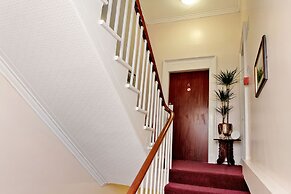 Grand Mansion, 9 Beds, Sleeps 17, Parking - Groups