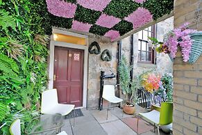 Grand Mansion, 9 Beds, Sleeps 17, Parking - Groups