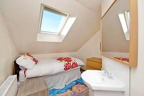 Grand Mansion, 9 Beds, Sleeps 17, Parking - Groups