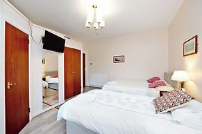 Grand Mansion, 9 Beds, Sleeps 17, Parking - Groups