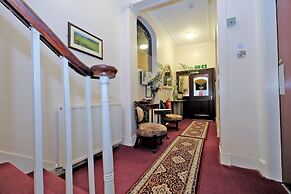 Grand Mansion, 9 Beds, Sleeps 17, Parking - Groups