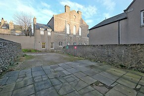 Grand Mansion, 9 Beds, Sleeps 17, Parking - Groups