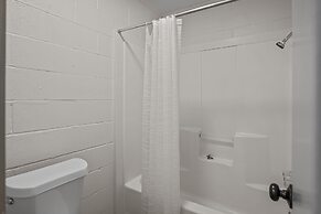 Axtons Bass City Lake Front Resort