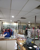 Axtons Bass City Lake Front Resort